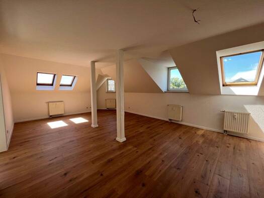 Wohnung zum Kauf 89.000 € 3 Zimmer 100 m² 3. Geschoss frei ab 01.03.2026 Schedewitz Zwickau 08056