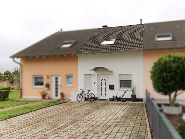 Reihenmittelhaus zum Kauf 350.000 € 4 Zimmer 110 m² 330 m² Grundstück Bachrain Künzell 36093