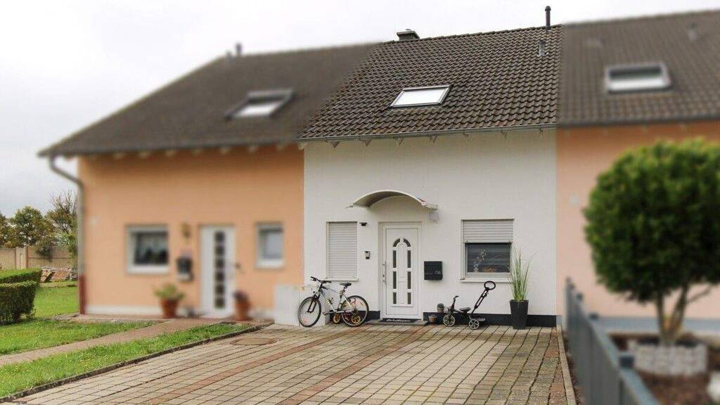Reihenmittelhaus zum Kauf 350.000 € 4 Zimmer 110 m² 330 m² Grundstück Bachrain Künzell 36093