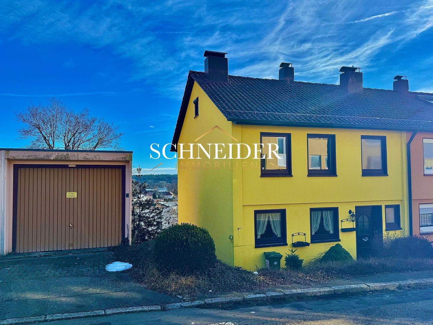 Immobilie in St. Georgen im Schwarzwald - Reihenendhaus mit Garten, Garage und Einliegerwohnung in St. Georgen - Bild 0