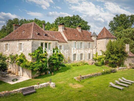 Herrenhaus zum Kauf 1.780.000 € 9 Zimmer 590 m² 187.669 m² Grundstück Martel 46600