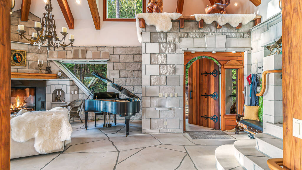 Haus zum Kauf 7 Zimmer 530 m² 18.000 m² Grundstück Pender Island