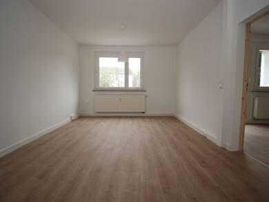 Wohnung zur Miete 311 € 2 Zimmer 48,9 m² 2. Geschoss frei ab sofort Heinrich-Heine-Straße 1a Pöhl 08543