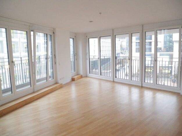 Wohnung zur Miete 2.156 € 3 Zimmer 122 m² 2. Geschoss frei ab 12.03.2026 Mailänder Platz 19 Mitte Stuttgart 70173