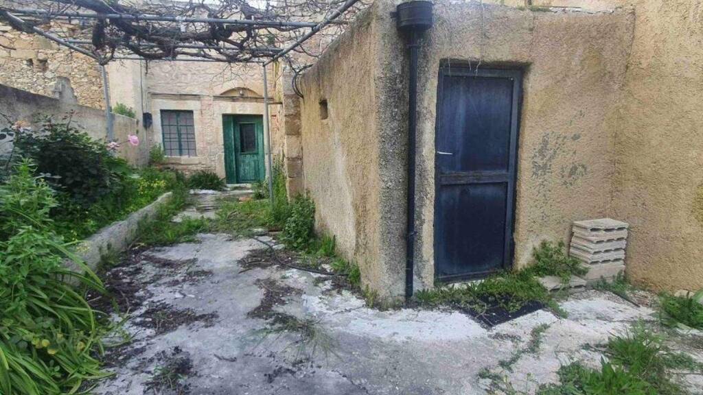 Einfamilienhaus zum Kauf 90.000 € 2 Zimmer 80 m² 160 m² Grundstück Vori 702 00