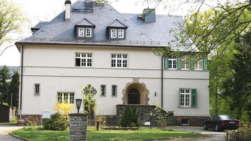 Wohnung zur Miete 650 € 3 Zimmer 109 m² Geschoss 2/3 frei ab sofort Gornsdorf 09390