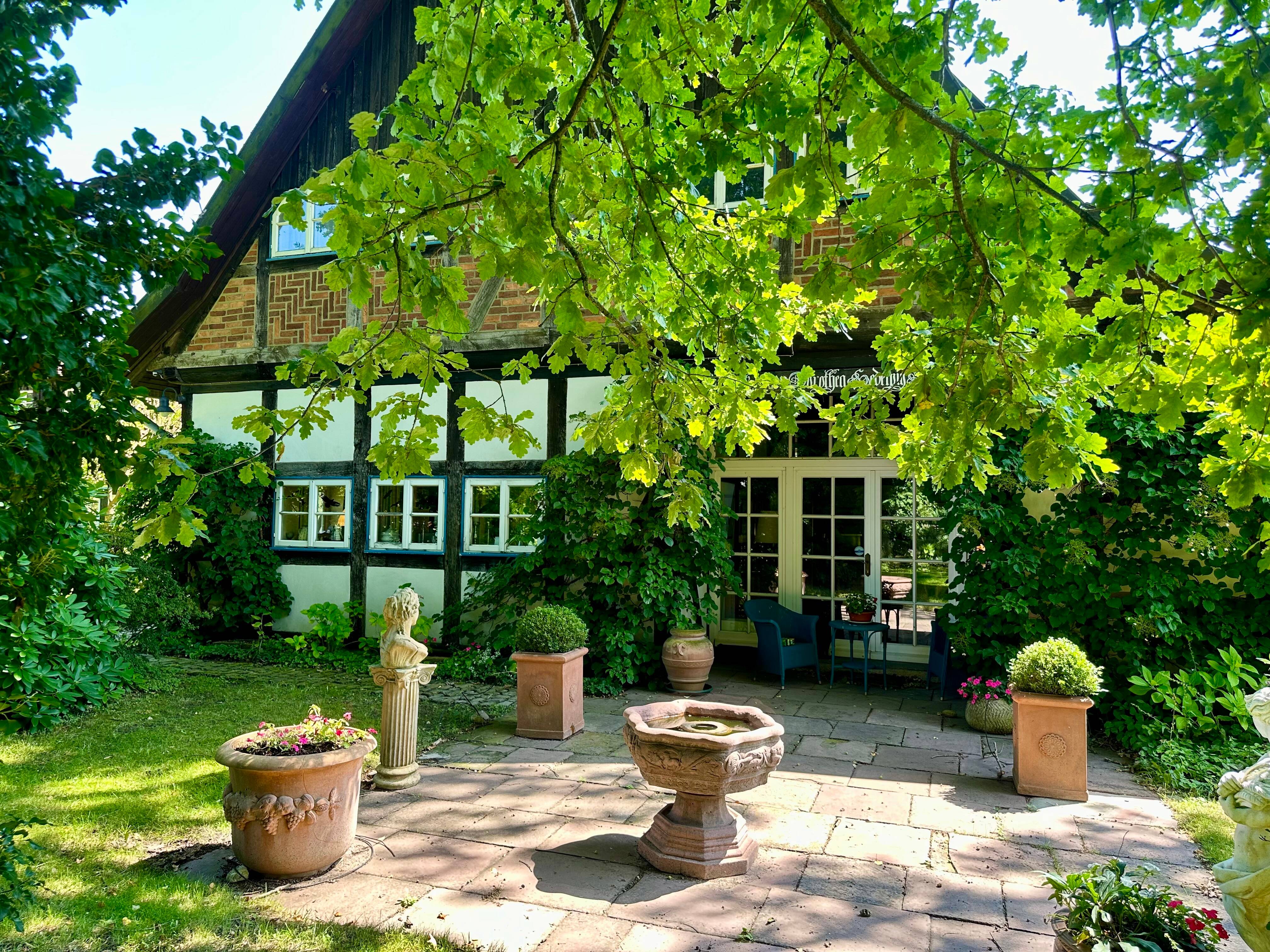 Einfamilienhaus zum Kauf 995.000 € 9 Zimmer 240 m²<br/>Wohnfläche 1.517 m²<br/>Grundstück Branderiede 5/5a Isernhagen H.B. Isernhagen 30916