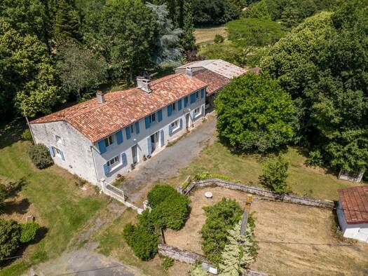 Haus zum Kauf 357.000 € 245 m² 7.500 m² Grundstück Nieul-lès-Saintes 17810
