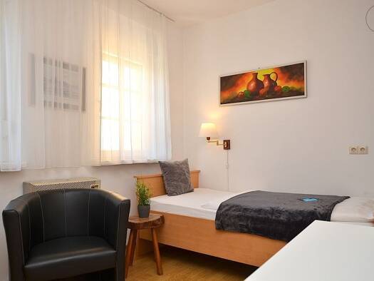 WG-Zimmer zur Miete auf Zeit 499 € 15 m² 2. Geschoss frei ab 15.08.2026 Altstadt Würzburg 97070